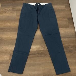 Club Monaco in Dark Sea Blue Chinos Modern Slim Fit